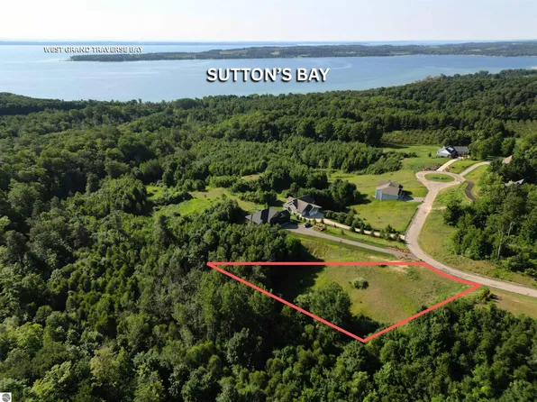 1886 N Blue Water Ct #20, Suttons Bay, MI 49682
