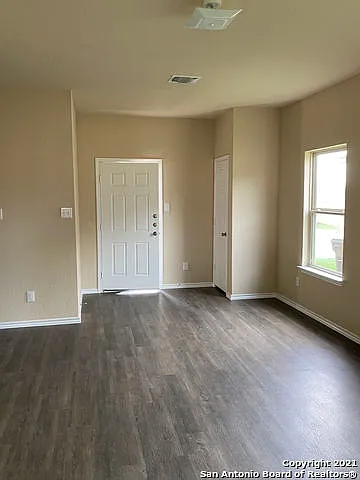 4 bed, 2.5 bath, 1706 sqft, $1,690 — Photo 2
