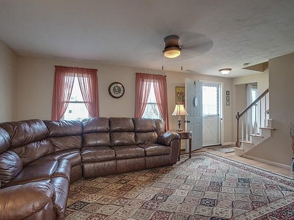4th image of 10 Cunniff Ave