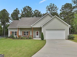 601 Park Pine Cir, Grantville, GA 30220