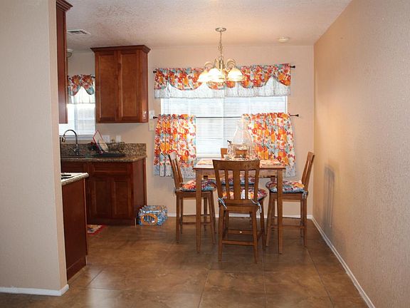 5th image of 1104 Anna St