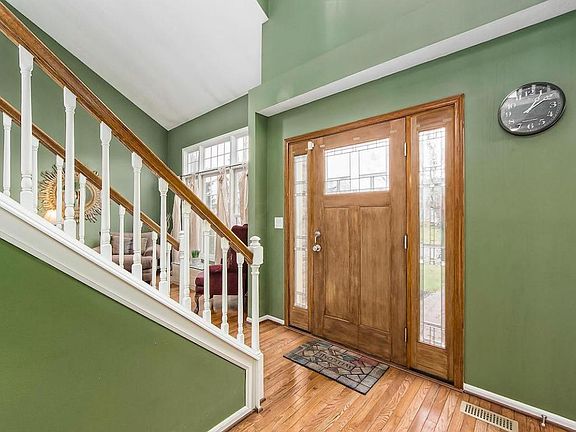 3rd image of 7803 Brandonway Dr