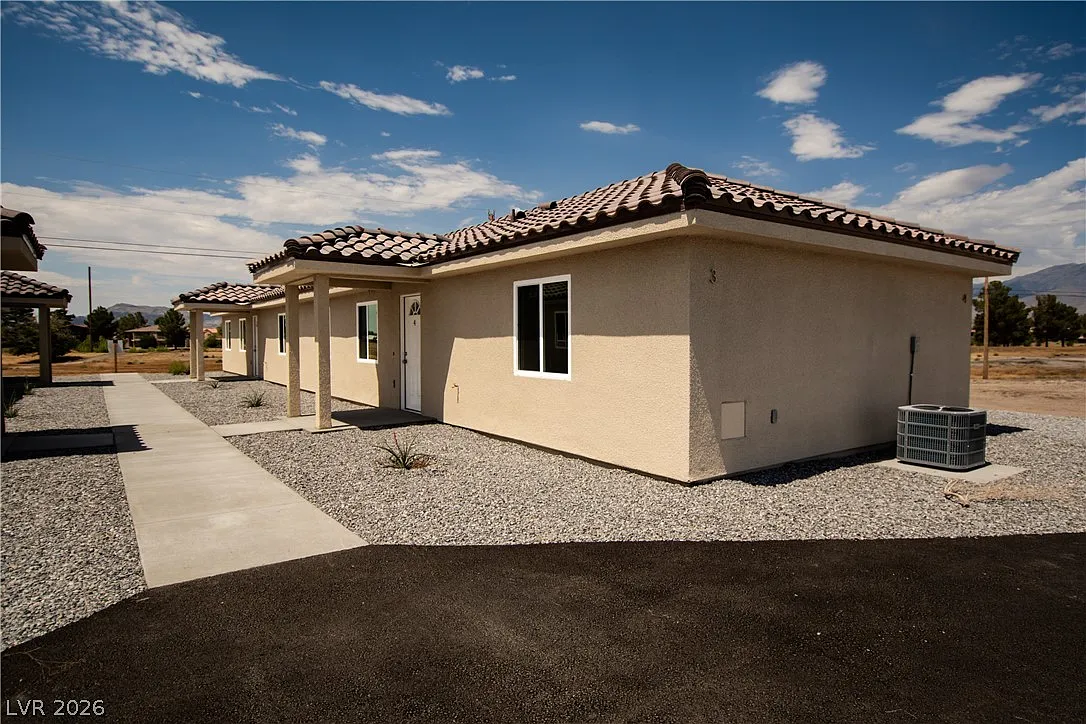 2 bed, 2.0 bath, 3376 sqft, $1,500 — Photo 2