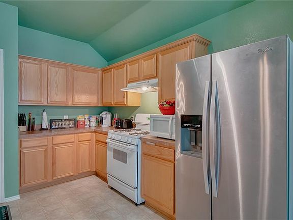 4th image of 2868 Grandview Dr