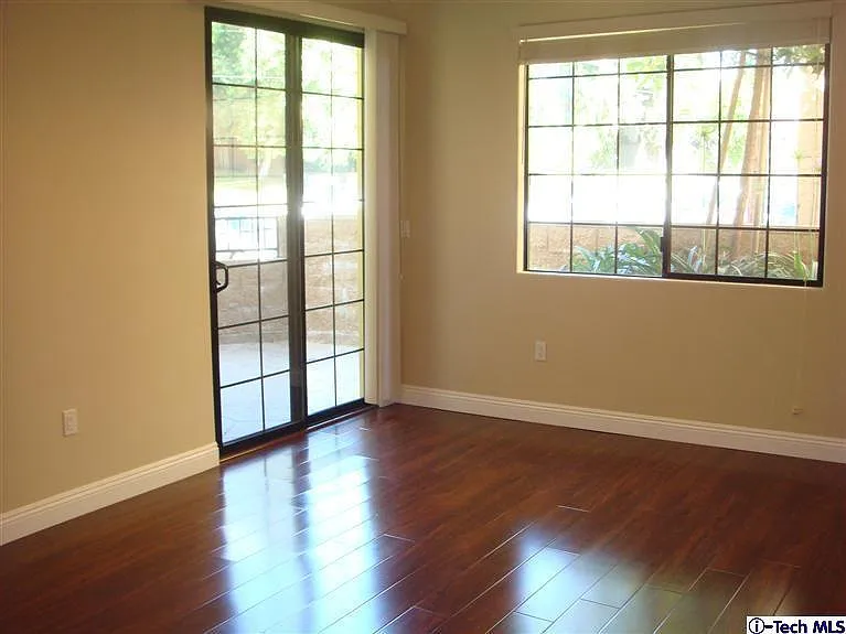3138 Montrose Ave #101 — Photo 3