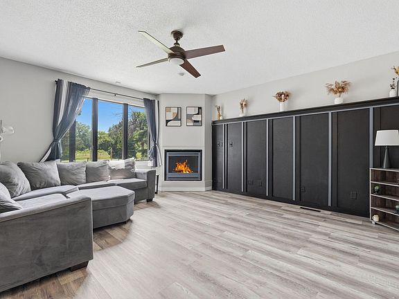 3rd image of 591 Spurline Cir