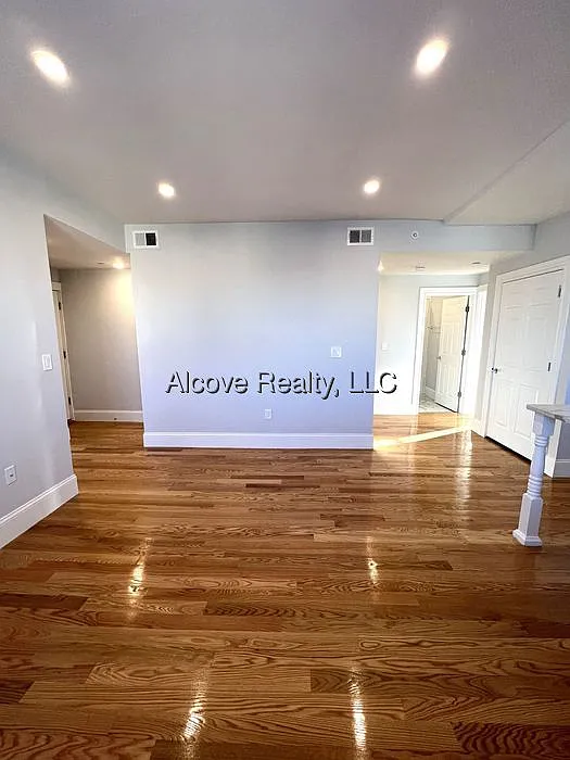 3 bed, 2.0 bath, $4,725 — Photo 2