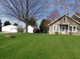 52912 Garrett Rd, Dowagiac, MI 49047