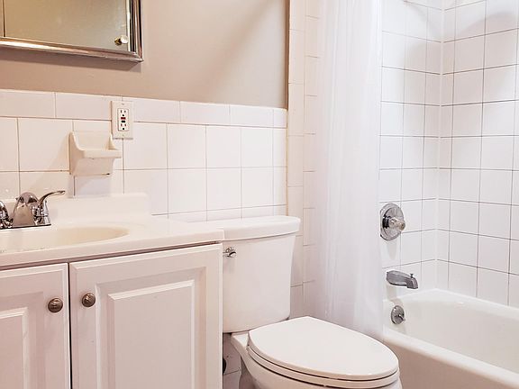 5th image of 1843 Benson Ave #1