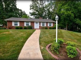 20 Cambridge Dr, Belleville, IL 62226