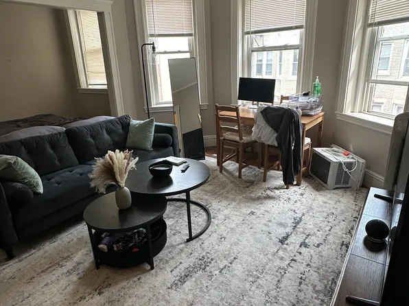 125 Park Dr APT 28, Boston, MA 02215
