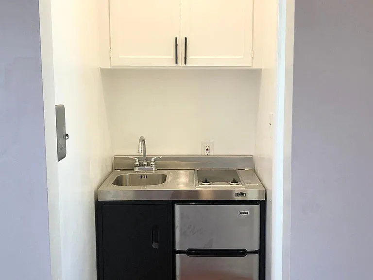 2901 Kenwood Ave #1 — Photo 5