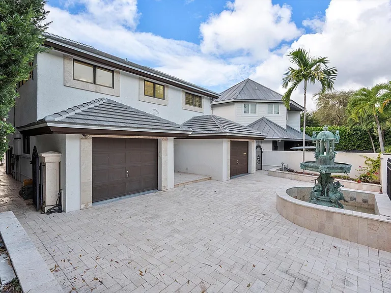 1421 Ponce De Leon Dr — Photo 3