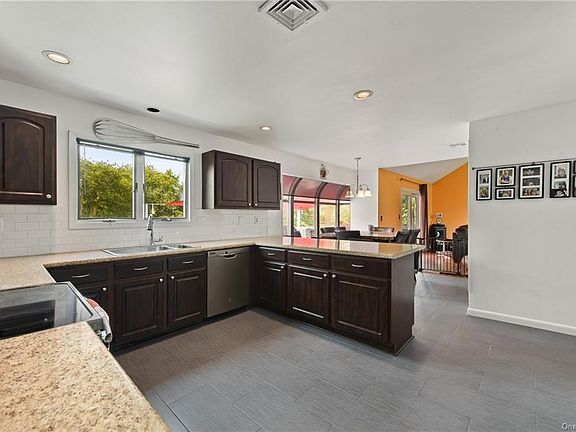 3rd image of 3111 Ferncrest Dr