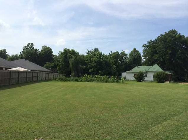 2nd image of 2709 N Hewitt Rd