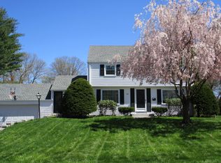 110 Richmond Ln, West Hartford, CT 06117