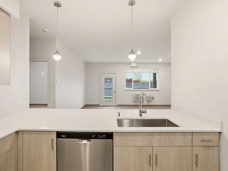 Nathan Apartments — Photo 9