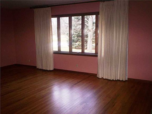 4th image of 3211 Arundel Ln