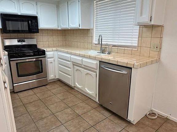 4th image of 3721 Abbott Dr