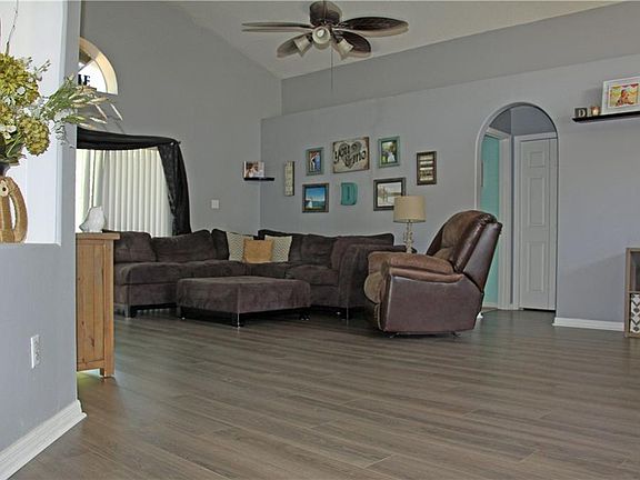 3rd image of 212 Pleasant Hill Dr