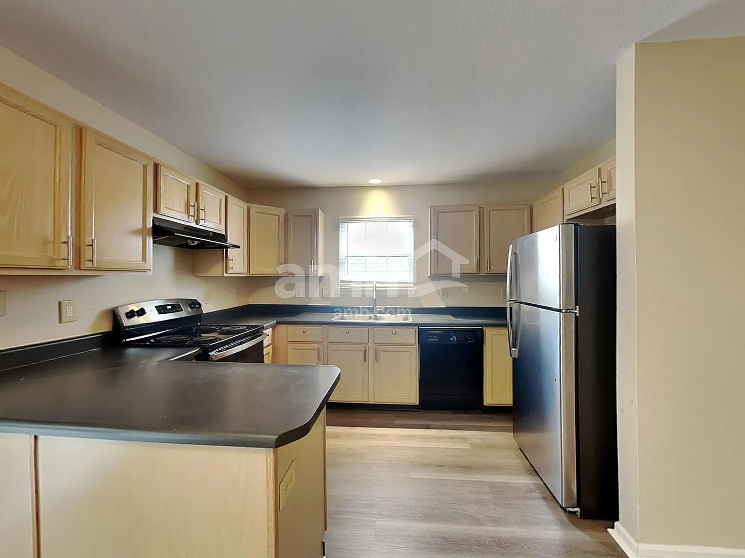 3 bed, 2.5 bath, 2104 sqft, $2,325 — Photo 3