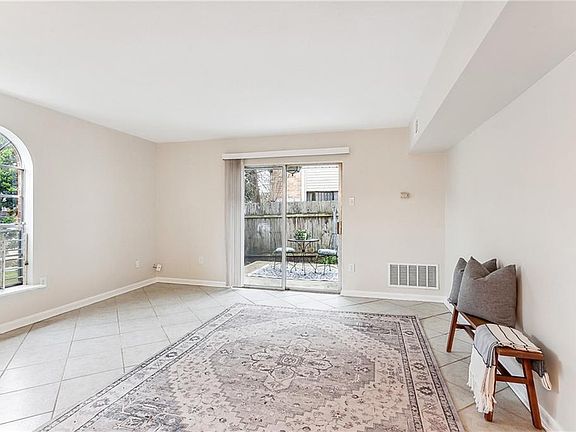 3rd image of 3624 Martinique Ave APT A