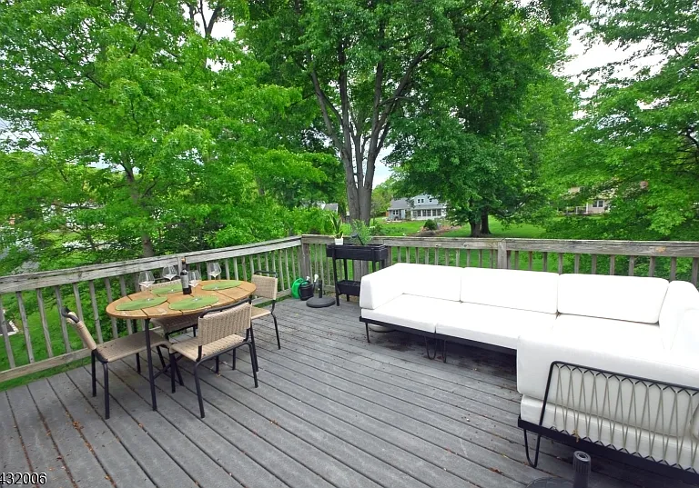 830 E Meadow Dr — Photo 32
