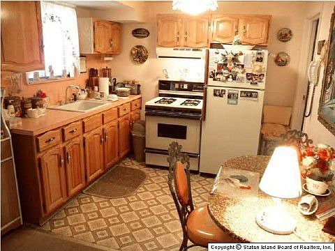 MINT CONDITION MOVE RIGHT IN ALL YOU NEED IS PAINT,BAMBOO FLOORS,NEW PELLAWINDOW