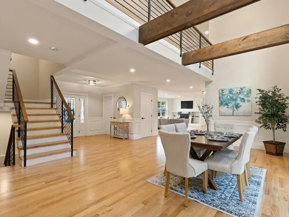 9 Carey Ave, Burlington, MA 01803