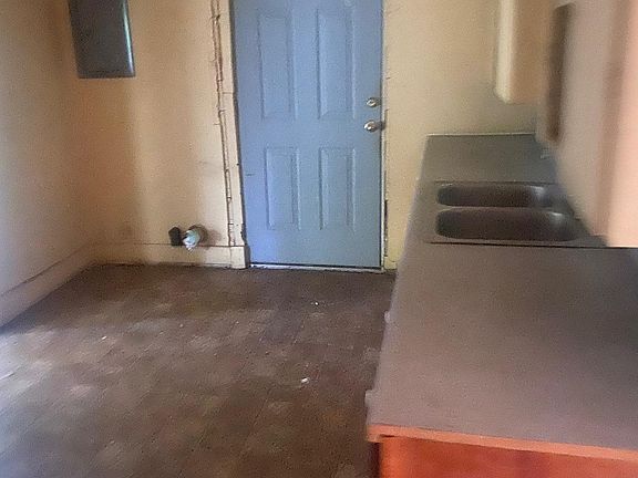 4th image of 1220 N Pabst Ave