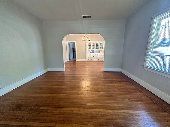 3rd image of 422 27th St