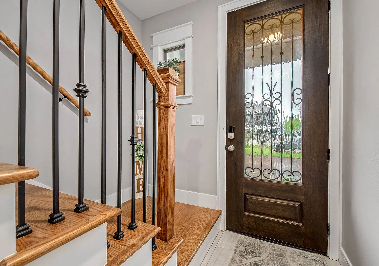 June 2027! 4 Bed/4.5 Bath Fully Furnished Townhome Behind Northgate! — Photo 2