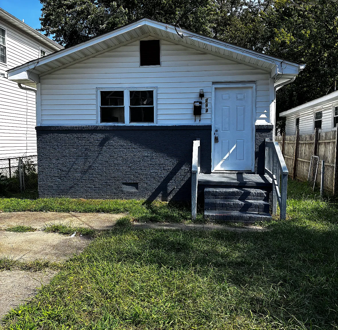 3 bed, 1050 sqft, $1,685 — Photo 1