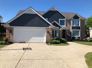 39388 Geneva Dr, Farmington Hills, MI 48331