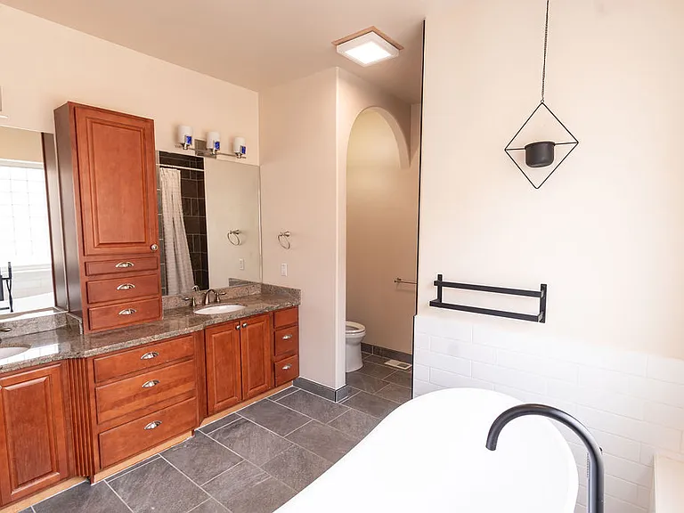 13431 Canyon Rd — Photo 33