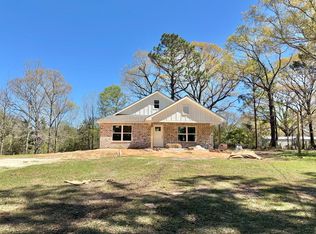 22 Engle Ln, Poplarville, MS 39470