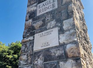 1 Eagle Ridge Dr, Troy, NY 12180