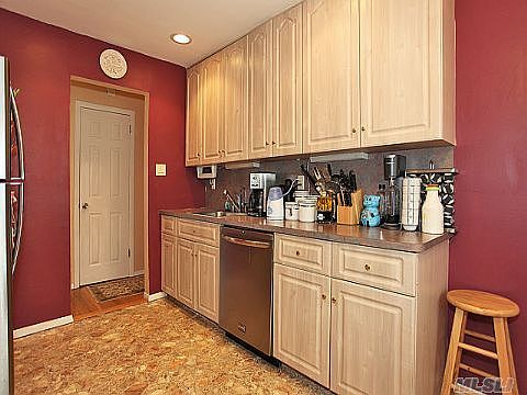 5th image of 311 Balchen St