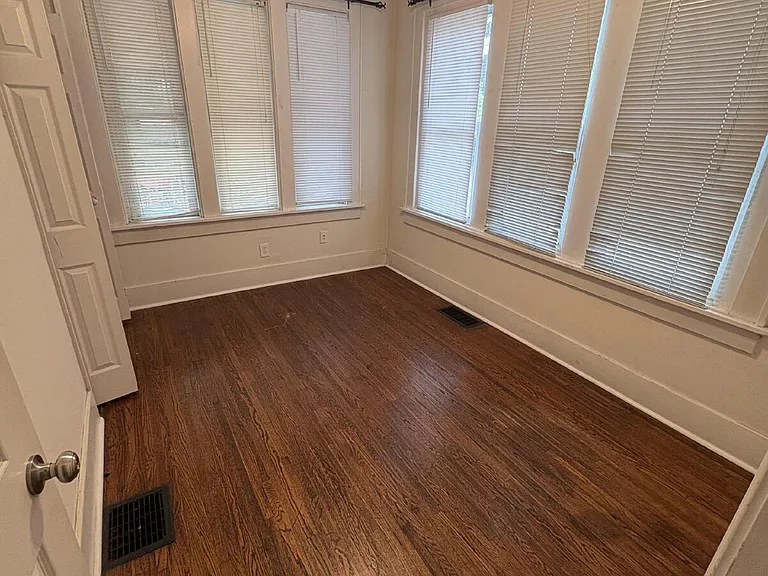110 S College Ave — Photo 14