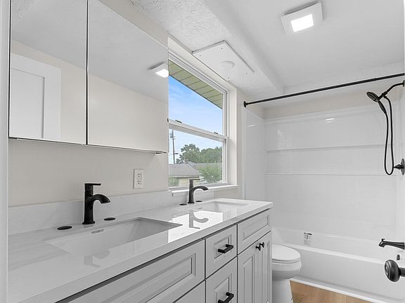 5th image of 2842 Washington Ave #1F