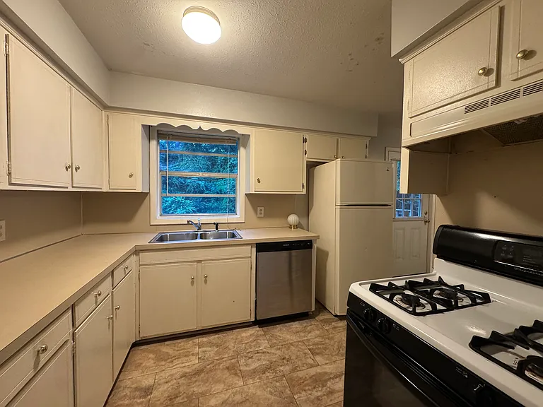 5719 Fairchild Dr — Photo 4
