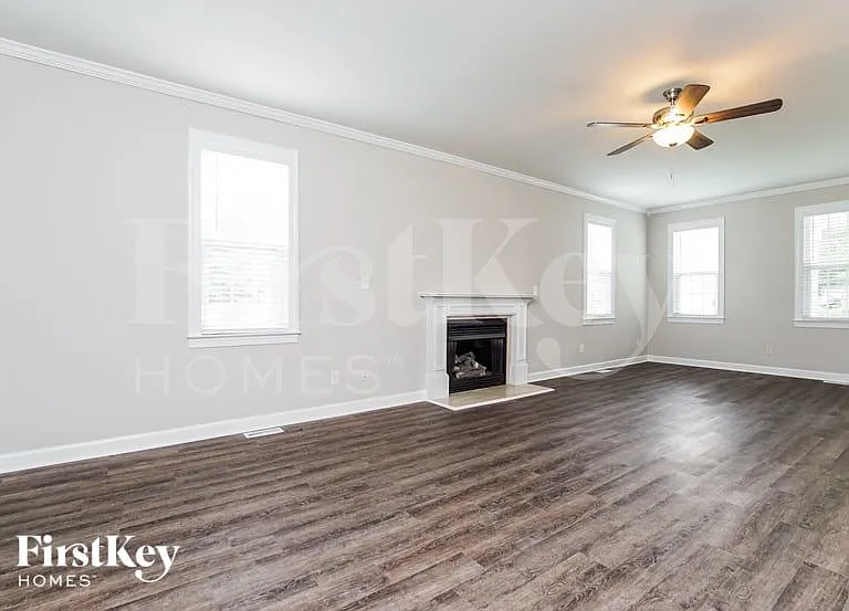 414 Winfred Dr — Photo 4
