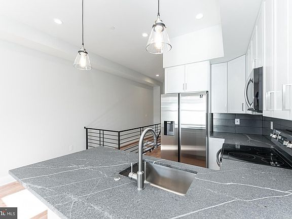 5th image of 2933 Salmon St #1R