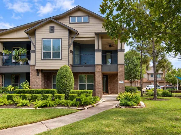409 Via Regatta Dr, Webster, TX 77598