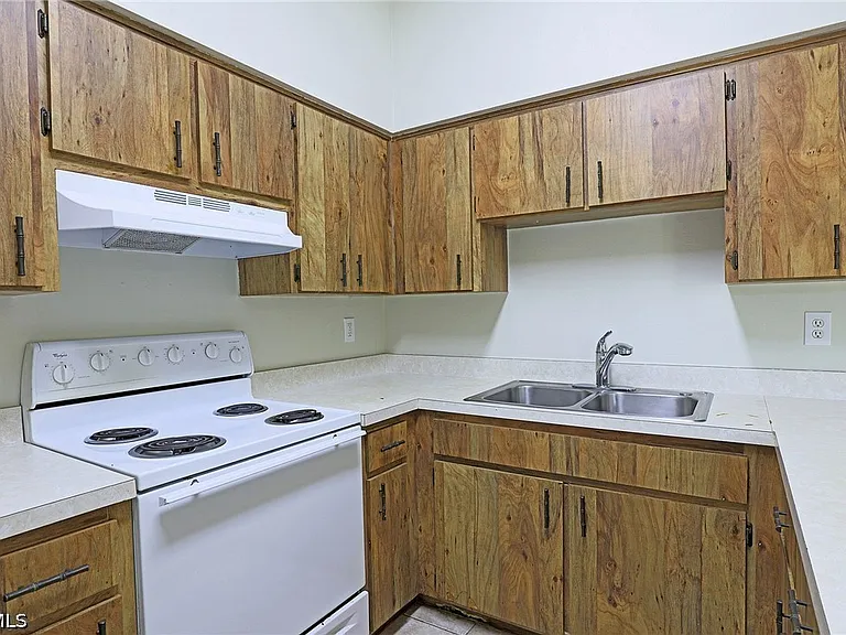 4417 SW Santa Barbara Pl — Photo 3