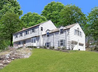 111 Glen Dr, New Canaan, CT 06840