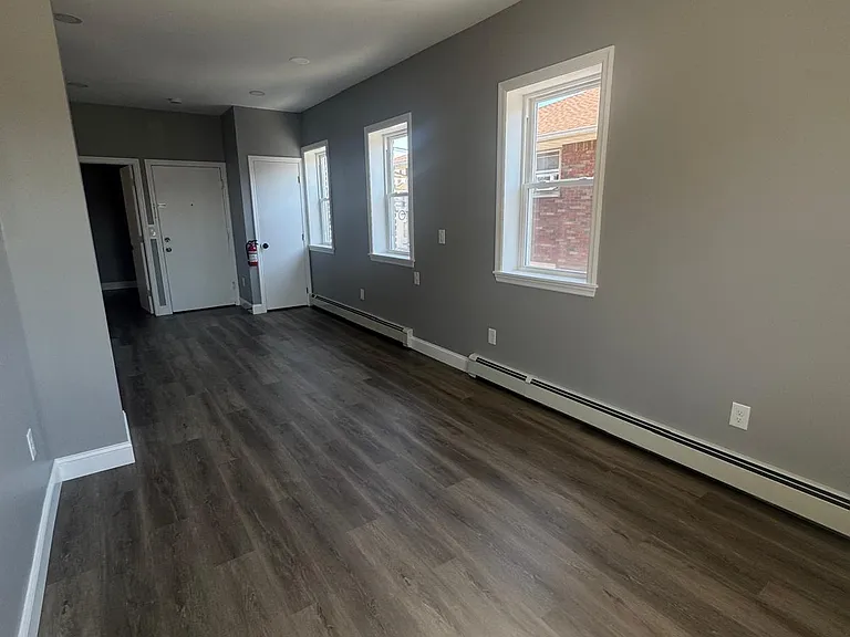 87 Jewell St #2R — Photo 14