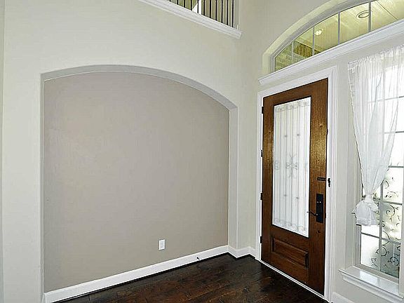 3rd image of 158 Lindenberry Cir
