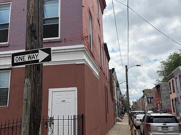 2nd image of 810 W Somerset St