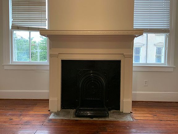 2nd image of 162 Wentworth St #C